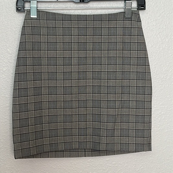 Express Black/White Plaid Skirt Size 00 NWT - Picture 7 of 8
